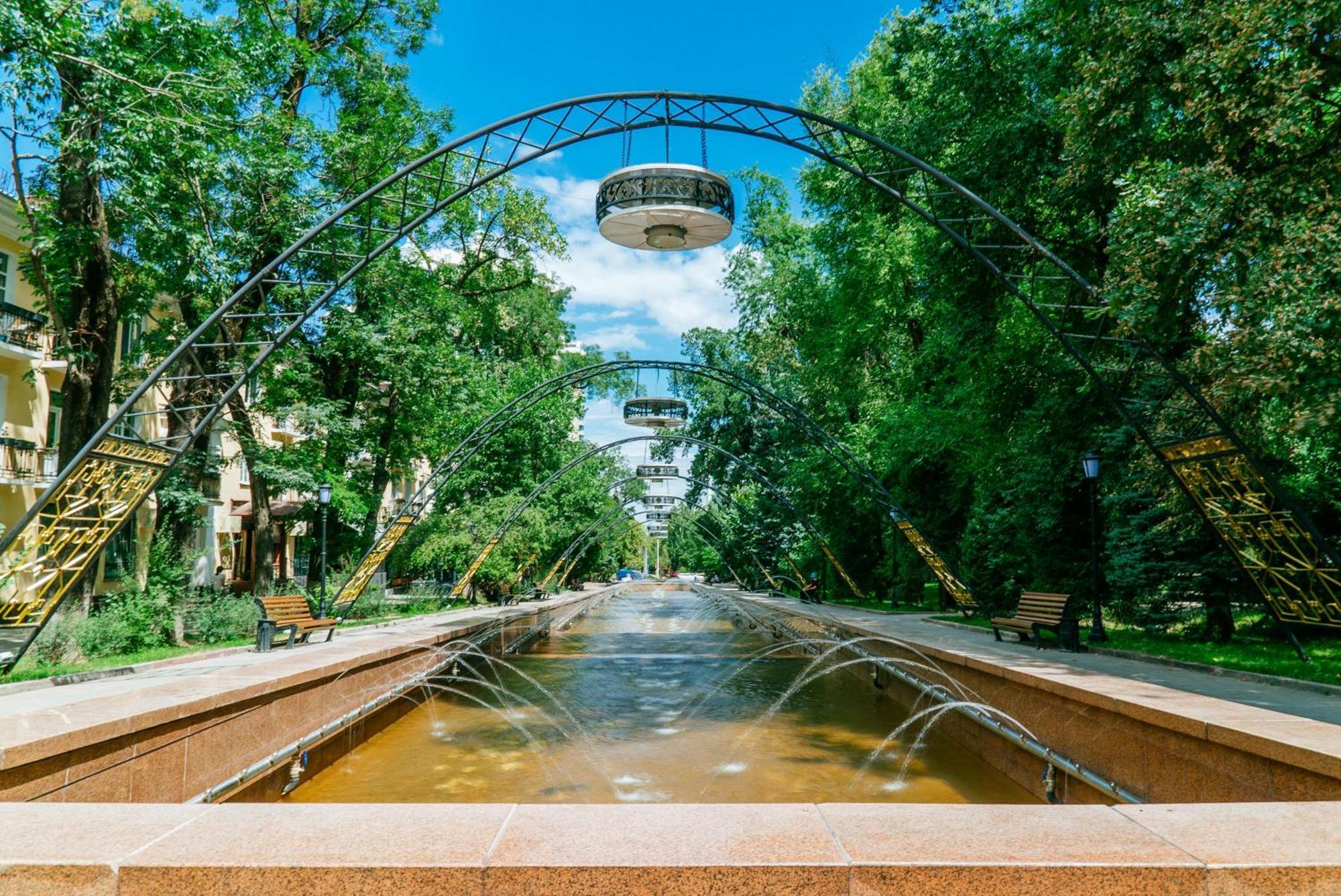 Nadezhda Apartments On Kabanbay Batyr 122 アルマトイ エクステリア 写真